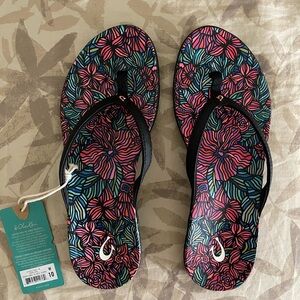 OluKai Ho‘opio Hau Slippers